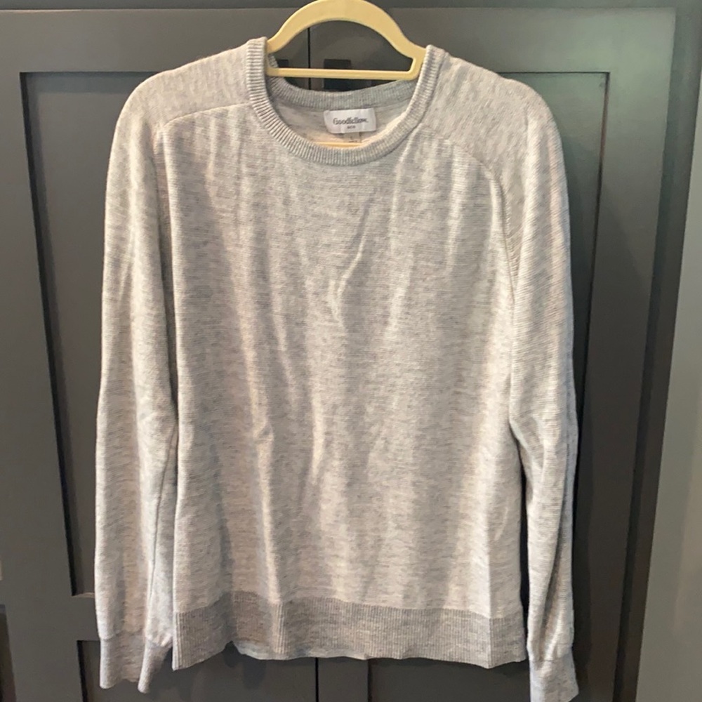 Men’s Heathered gray crew neck sweater large